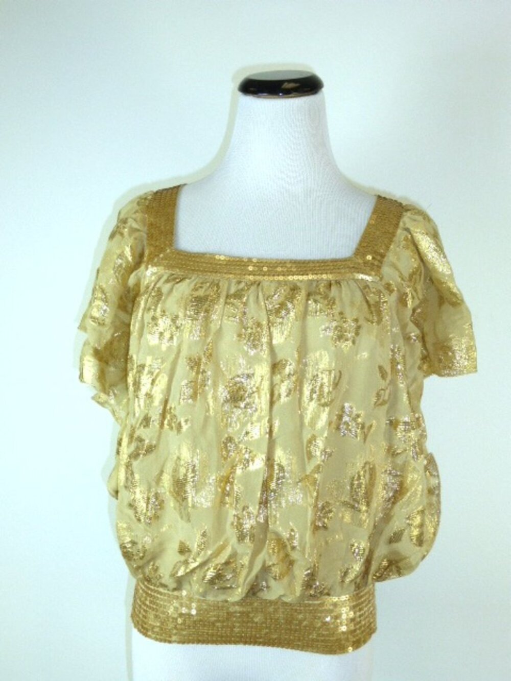 BEBE SILK BLEND TOP GOLD FLORAL sequin short sleeve XS